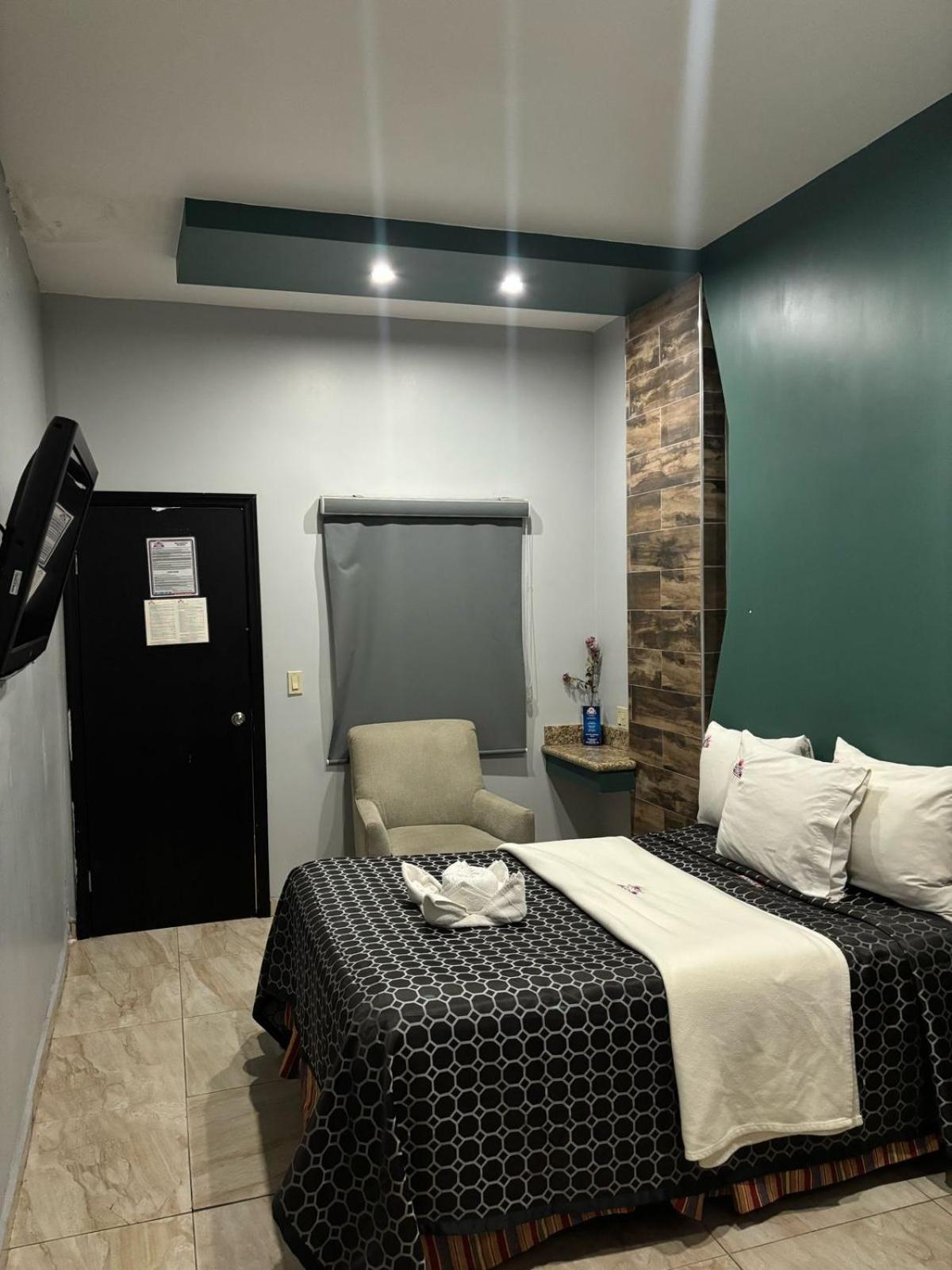 Hotel Diaz Tijuana Buitenkant foto